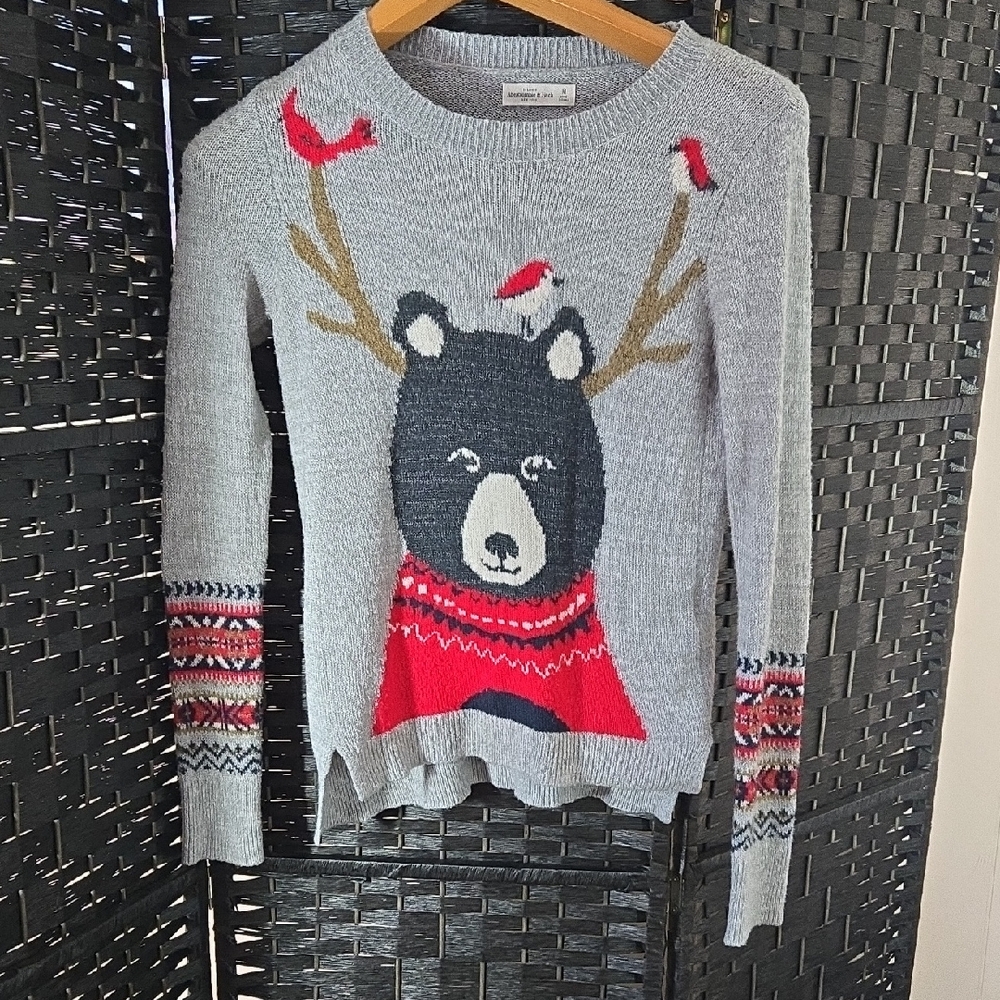 Abercrombie & Fitch Gray Sweater with Bear & Cardinal Birds Womens M